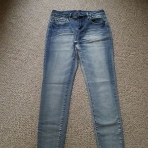 Size 6 Kenzie Skinny Jeans